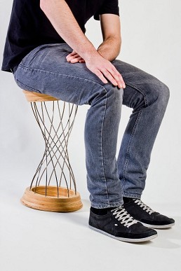 Stool, van Christian Kayser. Een actieve kruk met gepatenteerd veersysteem