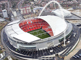 Bouwer Wembley start rechtszaak tegen Foster