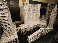 Architect bouwt grootste kaartenhuis ter wereld