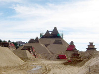 Nederlanders bouwen hoogste zandsculptuur