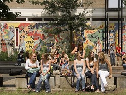 Wandmoza�ek voor schoolplein St.Micha�l College