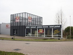 Gevel van MD Fonti met strekmetaal