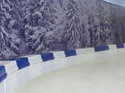 Icekart baan voorzien van winterlandschap prints