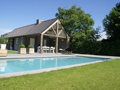 Poolhouse met gastenverblijf
